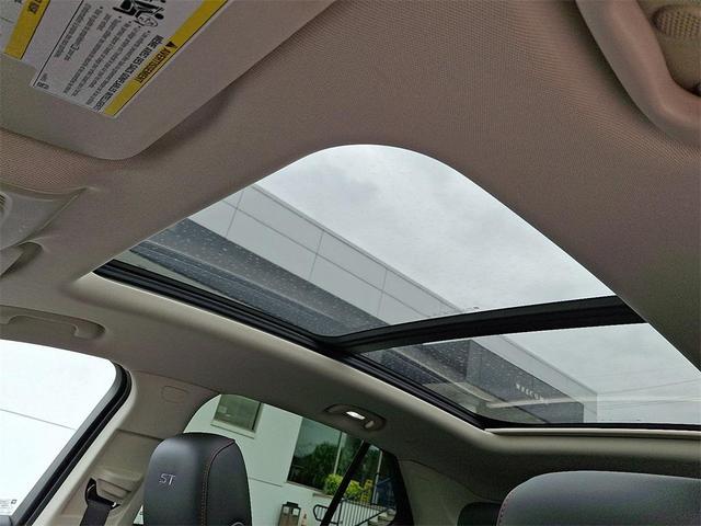 Photo of 2023 Summit White Buick Envision