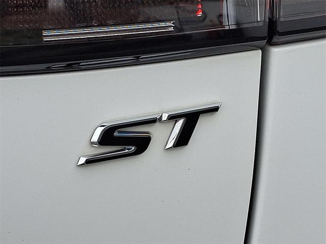 Photo of 2023 Summit White Buick Envision