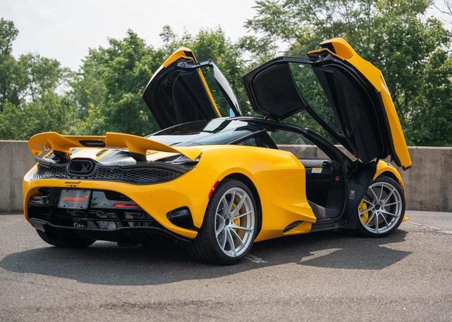 Photo of 2025 Volcano Yellow McLaren 750S