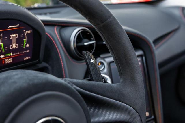Photo of 2022 Rosso Scuderia McLaren 765LT