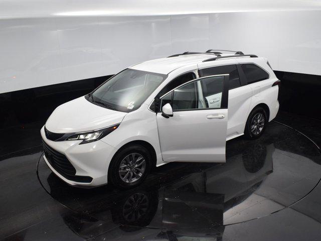 Photo of 2023 Ice Cap Toyota Sienna