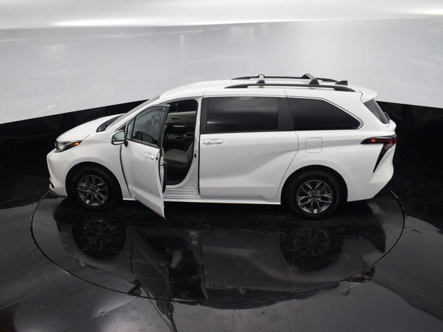 Photo of 2023 Ice Cap Toyota Sienna