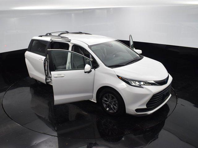Photo of 2023 Ice Cap Toyota Sienna