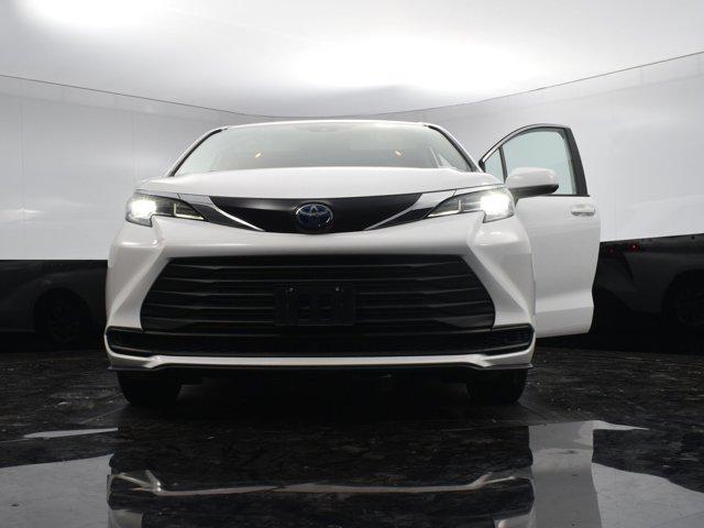 Photo of 2023 Ice Cap Toyota Sienna