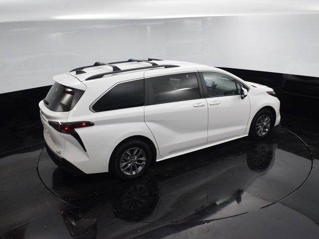Photo of 2023 Ice Cap Toyota Sienna