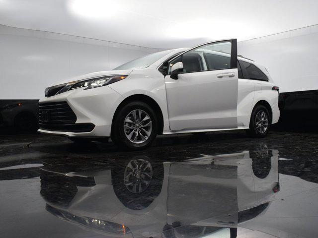 Photo of 2023 Ice Cap Toyota Sienna