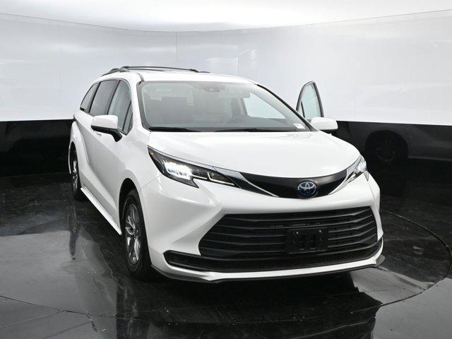 Photo of 2023 Ice Cap Toyota Sienna