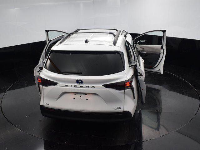 Photo of 2023 Ice Cap Toyota Sienna