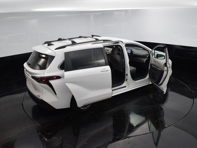 Photo of 2023 Ice Cap Toyota Sienna