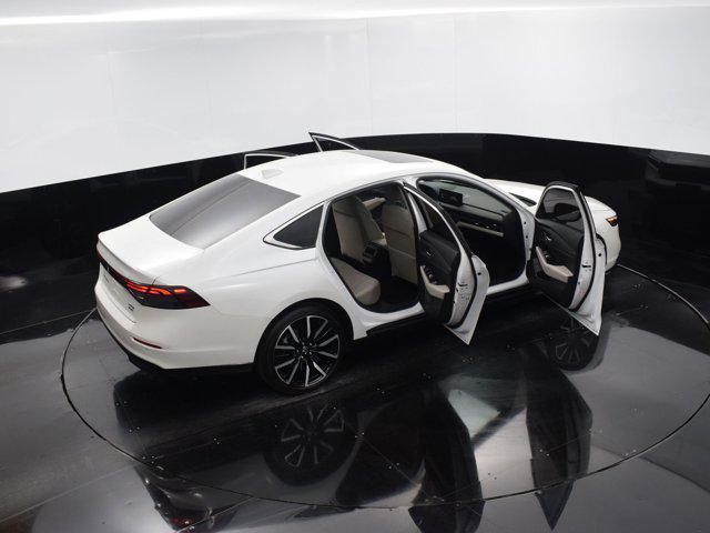 Photo of 2023 Platinum White Pearl Honda Accord Hybrid