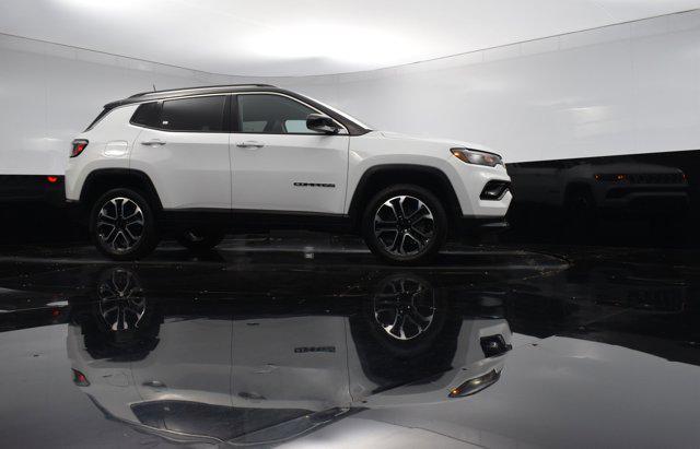 Photo of 2022 Bright White Clearcoat Jeep Compass