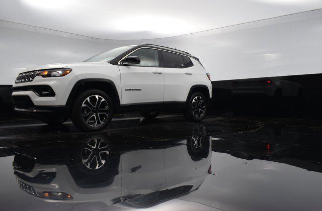 Photo of 2022 Bright White Clearcoat Jeep Compass