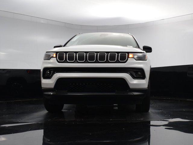 Photo of 2022 Bright White Clearcoat Jeep Compass