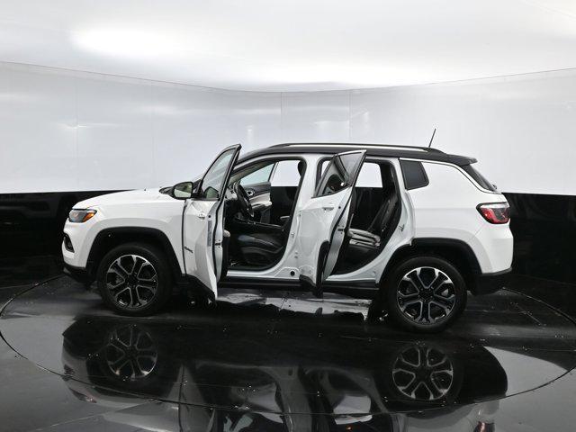 Photo of 2022 Bright White Clearcoat Jeep Compass