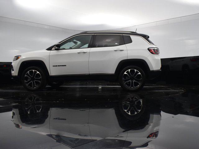 Photo of 2022 Bright White Clearcoat Jeep Compass