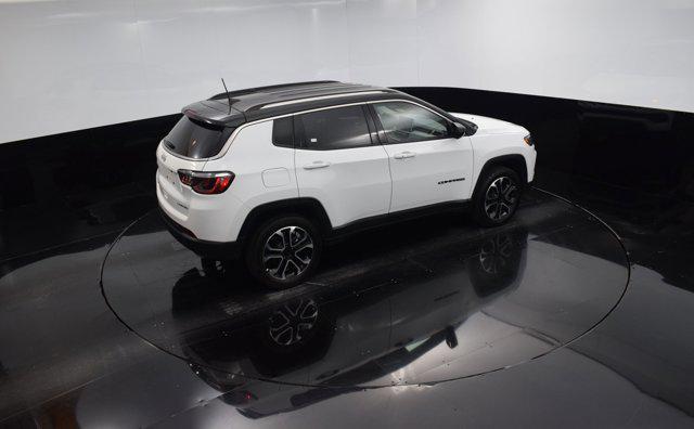 Photo of 2022 Bright White Clearcoat Jeep Compass