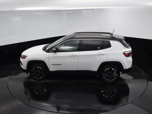 Photo of 2022 Bright White Clearcoat Jeep Compass