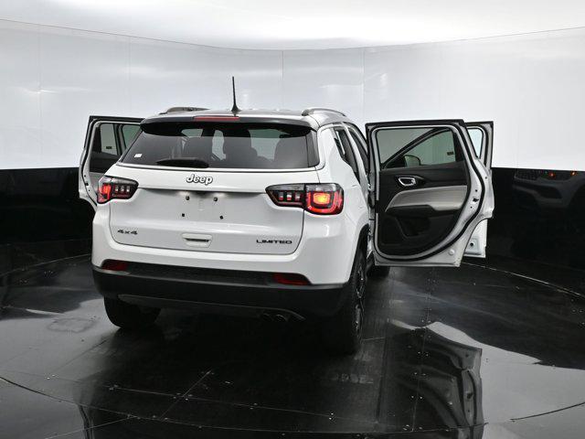 Photo of 2022 Bright White Clearcoat Jeep Compass
