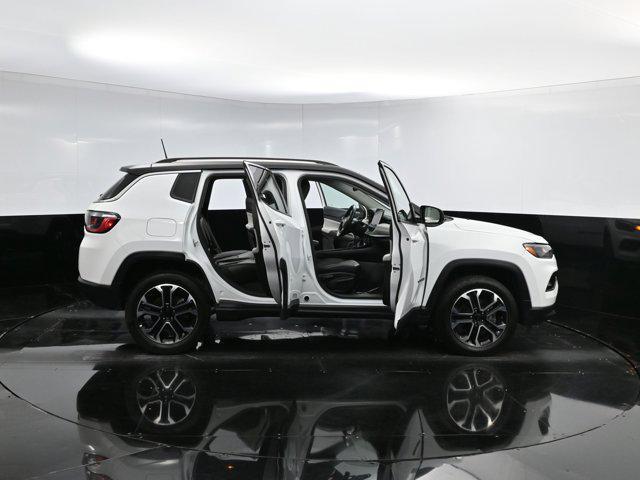 Photo of 2022 Bright White Clearcoat Jeep Compass