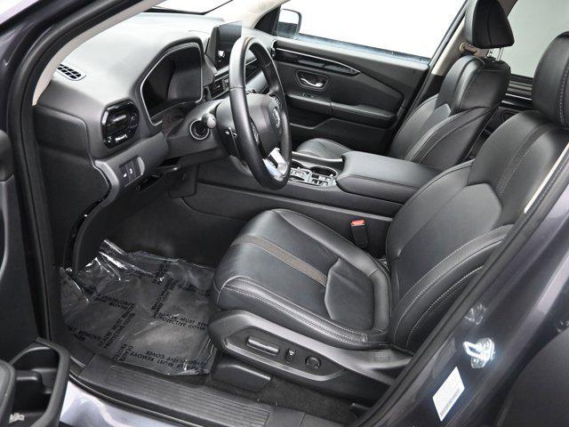 Photo of 2025 Modern Steel Metallic Honda Pilot