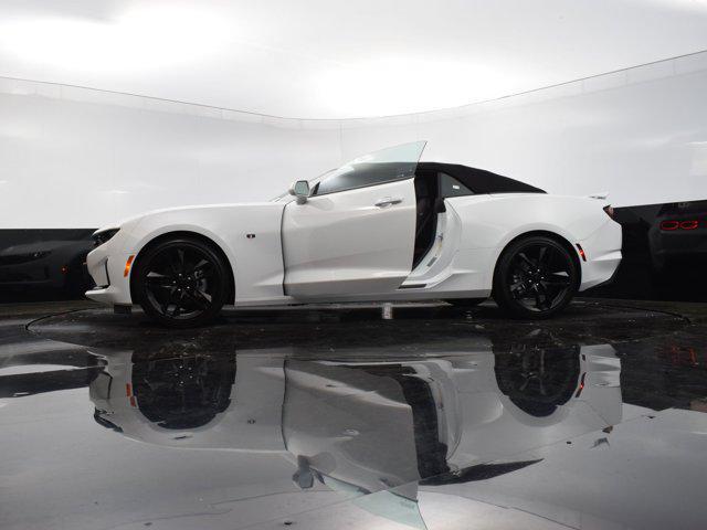 Photo of 2023 Summit White Chevrolet Camaro