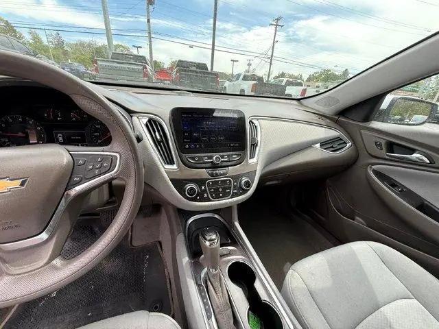 Photo of 2020 Silver Ice Metallic Chevrolet Malibu