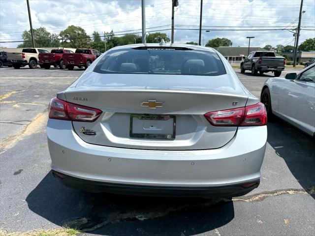 Photo of 2020 Silver Ice Metallic Chevrolet Malibu