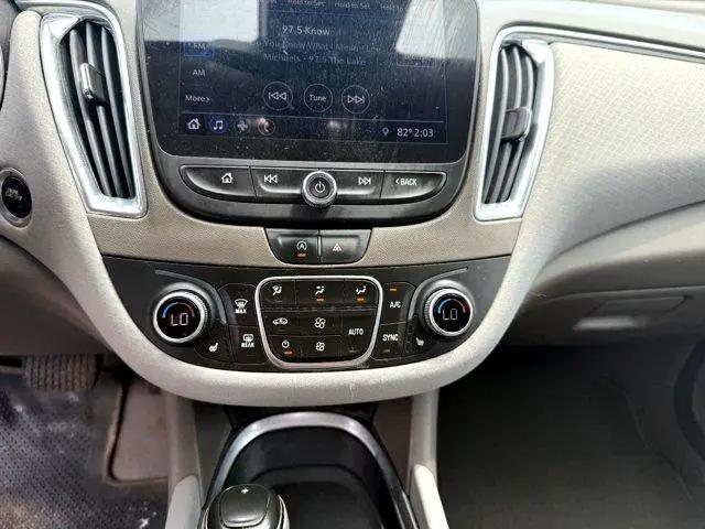 Photo of 2020 Silver Ice Metallic Chevrolet Malibu