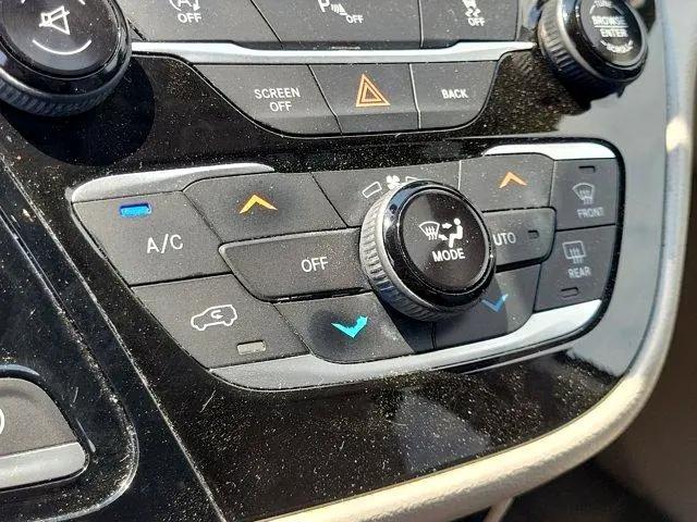 Photo of 2017 Not Specified Chrysler Pacifica