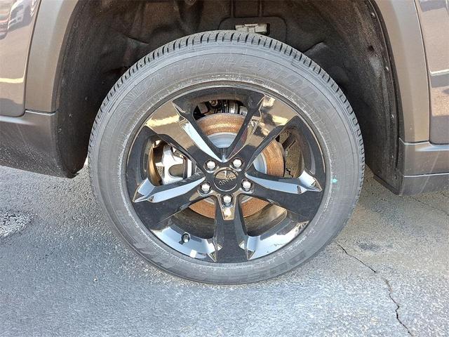 Photo of 2025 Metallic Jeep Grand Cherokee L