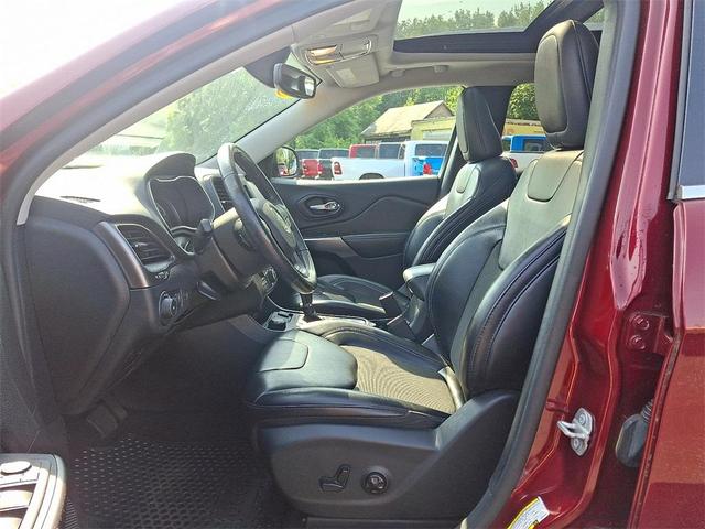 Photo of 2020 Velvet Red Pearlcoat Jeep Cherokee