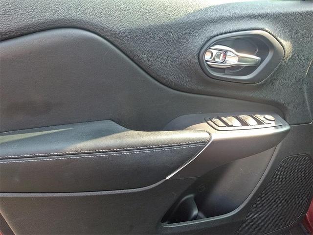 Photo of 2020 Velvet Red Pearlcoat Jeep Cherokee