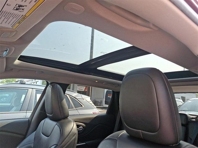Photo of 2020 Velvet Red Pearlcoat Jeep Cherokee