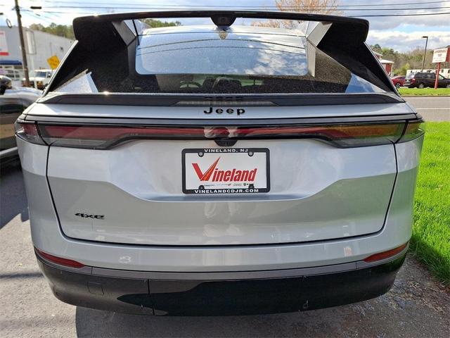 Photo of 2025 Silver Zynith Clearcoat Jeep Wagoneer S