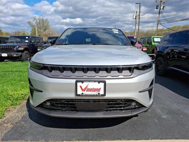 Photo of 2025 Silver Zynith Clearcoat Jeep Wagoneer S