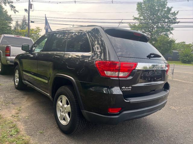 Photo of 2012 Brilliant Black Crystal Pearlcoat Jeep Grand Cherokee