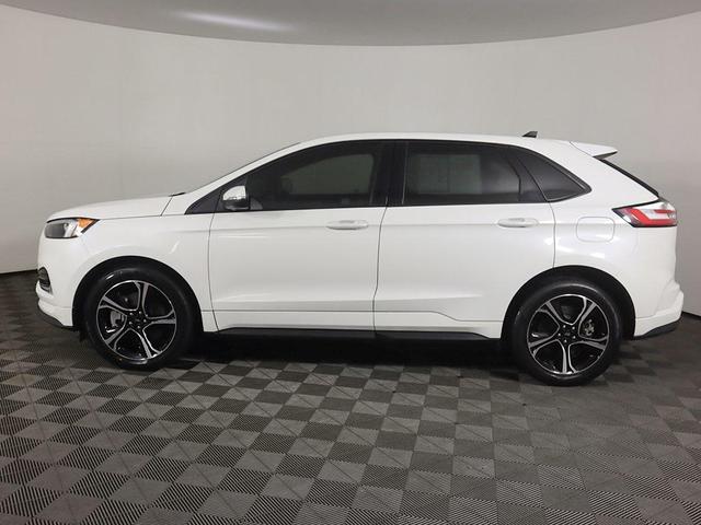 Photo of 2023 Star White Metallic Tri-Coat Ford Edge