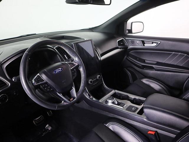 Photo of 2023 Star White Metallic Tri-Coat Ford Edge
