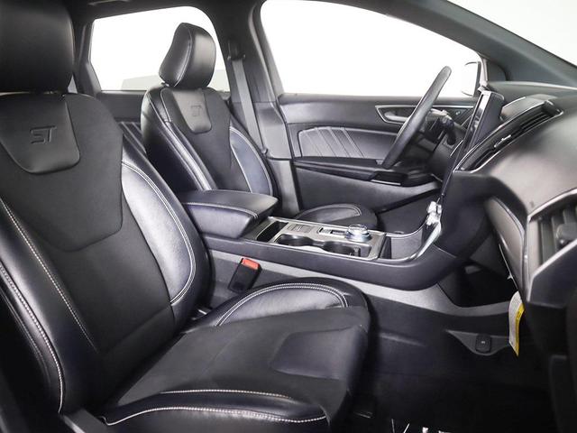 Photo of 2023 Star White Metallic Tri-Coat Ford Edge