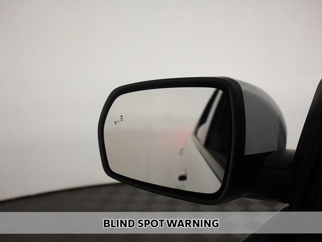 Photo of 2023 Star White Metallic Tri-Coat Ford Edge