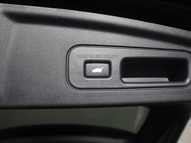 Photo of 2023 Majestic Black Pearl Acura MDX