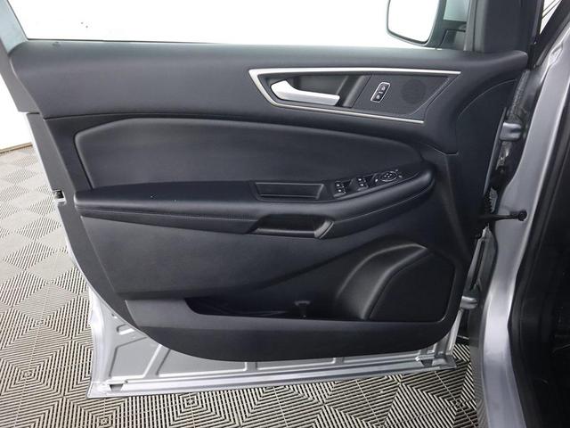 Photo of 2022 Iconic Silver Metallic Ford Edge