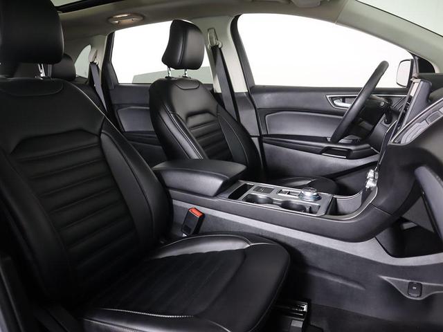Photo of 2022 Iconic Silver Metallic Ford Edge