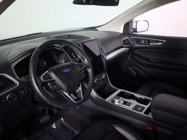Photo of 2022 Iconic Silver Metallic Ford Edge