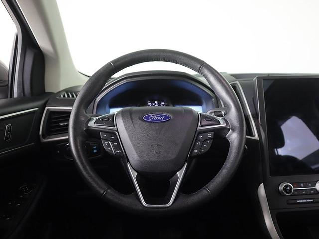 Photo of 2022 Iconic Silver Metallic Ford Edge