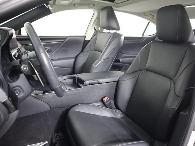 Photo of 2023 Ultra White Lexus ES 250