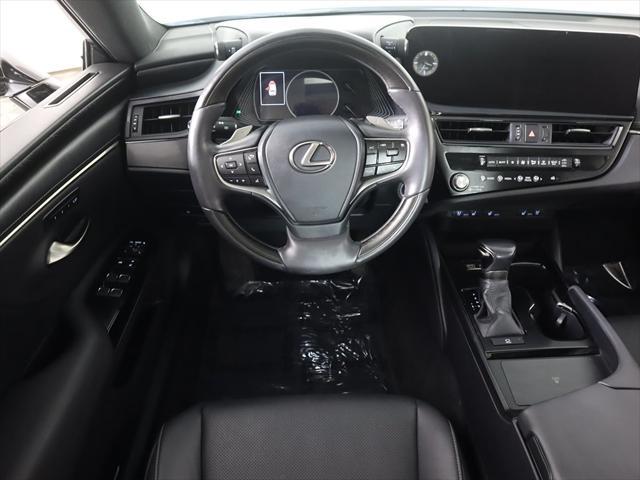 Photo of 2023 Ultra White Lexus ES 250