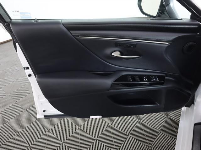 Photo of 2023 Ultra White Lexus ES 250