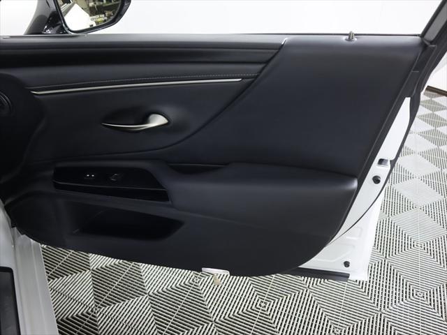 Photo of 2023 Ultra White Lexus ES 250