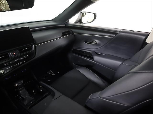 Photo of 2023 Ultra White Lexus ES 250